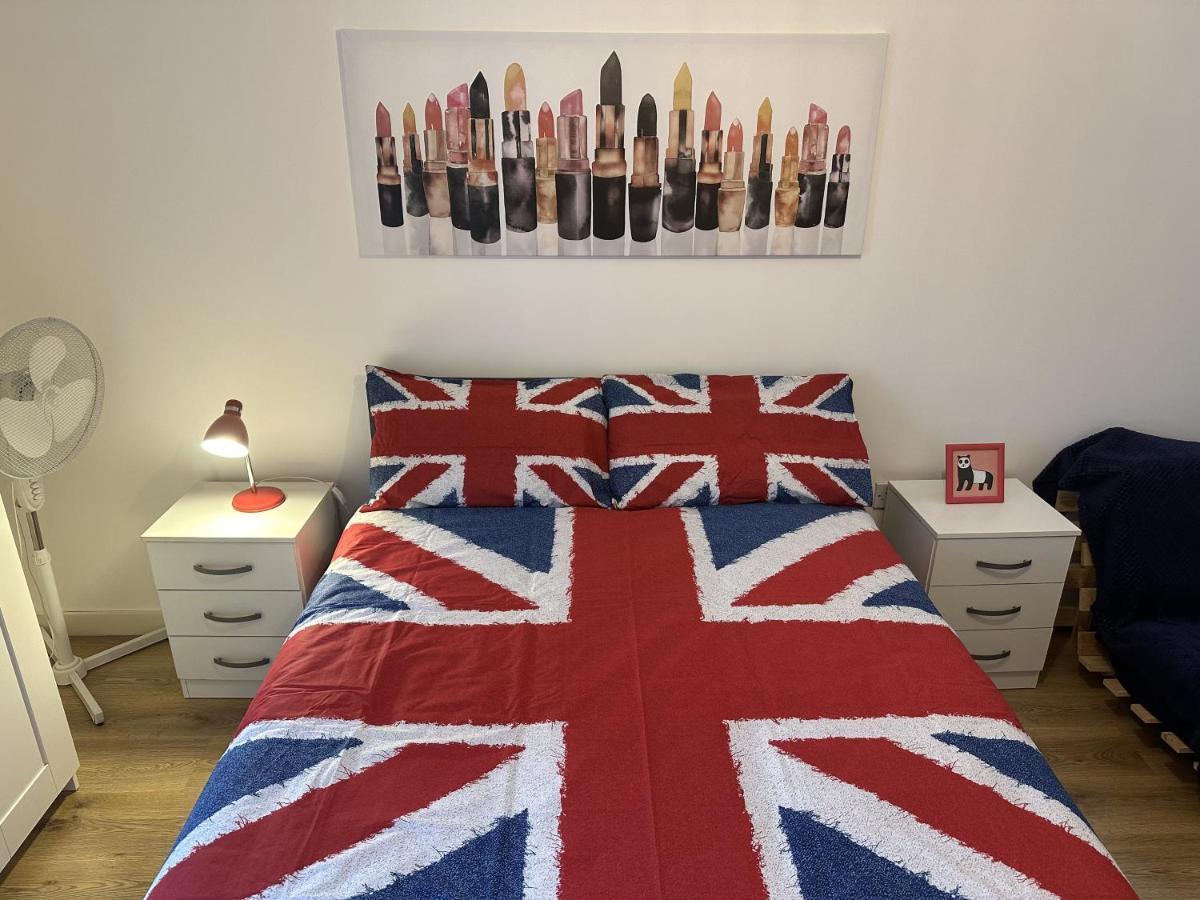 Modern, Large Independent Room With En-Suite Bathroom In Private Owned Apartment London Exterior photo