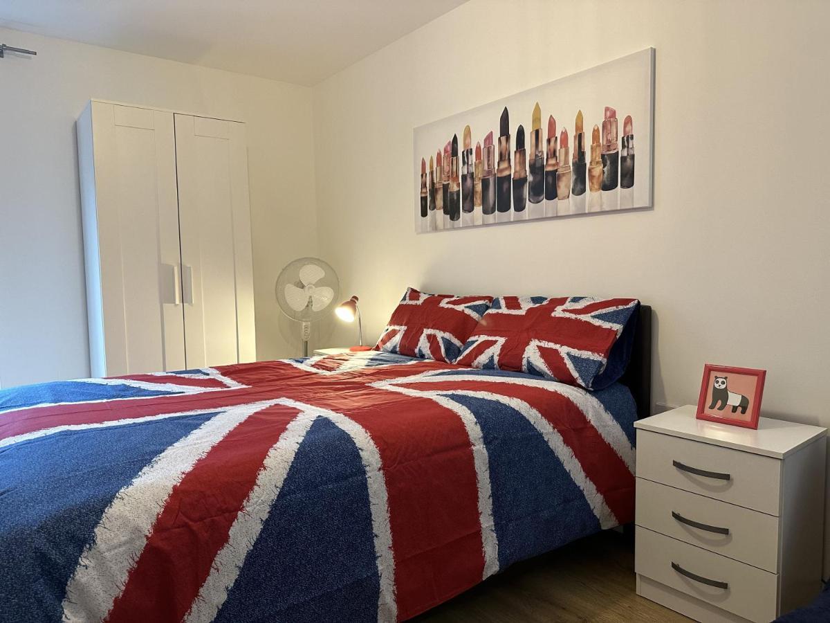 Modern, Large Independent Room With En-Suite Bathroom In Private Owned Apartment London Exterior photo